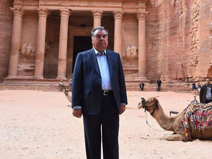 25323896_10215485531190962_467696855_nj